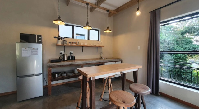 Студия Deluxe Avo&Oak Guesthouse