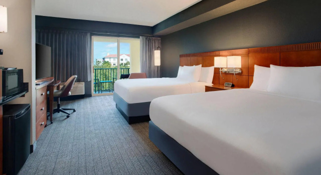 Четырёхместный номер Standard с балконом Courtyard Fort Lauderdale SW Miramar