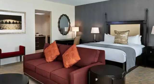 Номер Superior The Inn at Penn, A Hilton Hotel