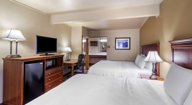 Четырёхместный номер Standard Best Western Dunmar Inn