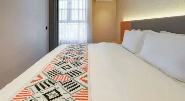 Семейный люкс с 2 комнатами с видом на горы Charming Time Accommodation (Shantou Chaoyang)