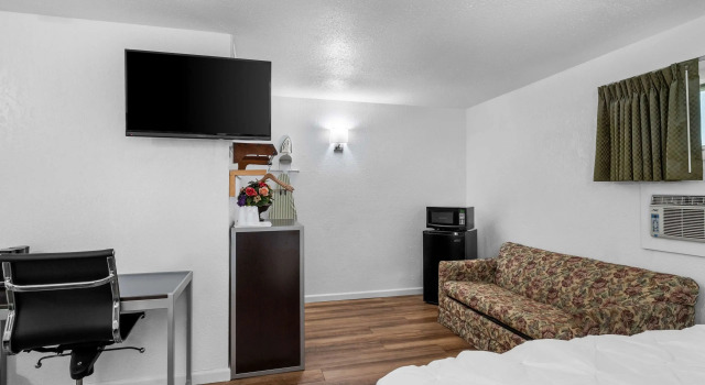 Четырёхместный номер Standard Americas Best Value Inn Jonesville/Hillsdale