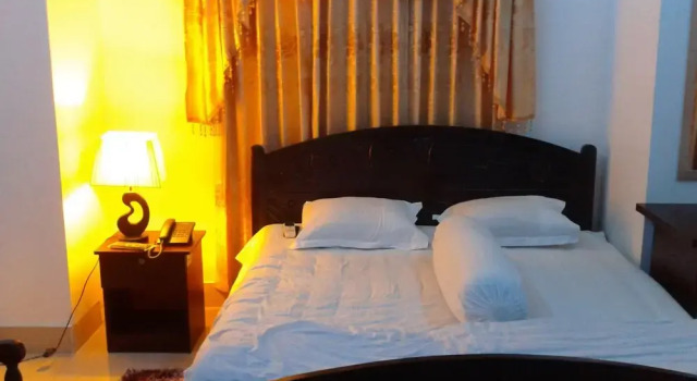 White Hall Guest House, Забронировать Гостевой дом Ноакхали область Читтагонг