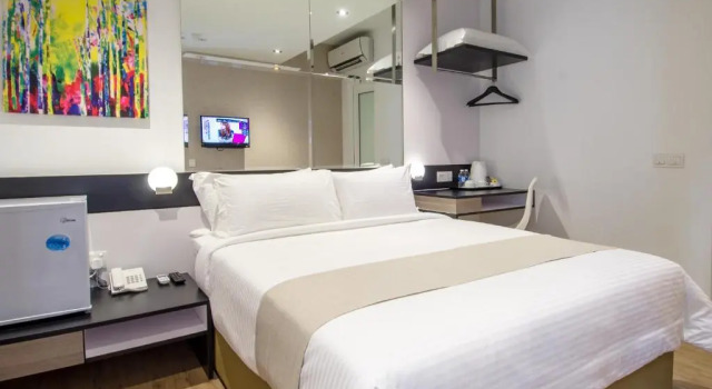 Двухместный номер Deluxe с балконом 12FLY Hotel Kuala Lumpur
