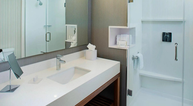 Четырёхместный номер Standard Courtyard by Marriott Dallas Carrollton and Carrollton Conference Center