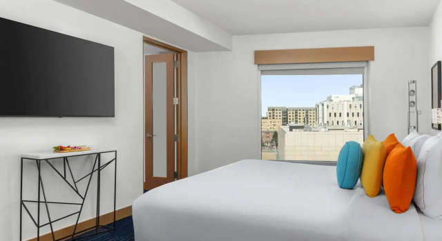 Люкс The Art Hotel Denver, Curio Collection by Hilton
