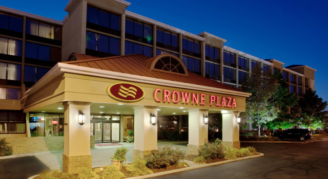 Crowne Plaza Cleveland Airport by IHG, Buchen Sie Hotel Middleburg Heights Ohio