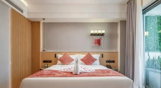 Двухместный люкс Deluxe c 1 комнатой с видом на горы Sanya Yalong Bay No.99 Suite Resort Hotel