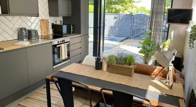 Stylish, Central Studio with Kitchen & Large Deck