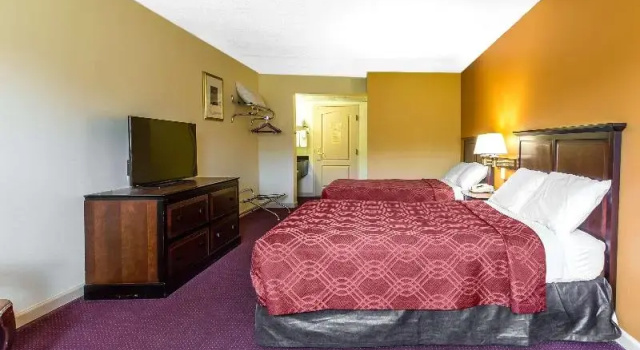 Standard Zimmer Econo Lodge At Six Flags