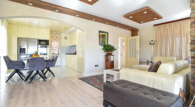 Villa Dragana with heading swimming pool and parking, Забронировать Вилла Виллы Бечичи, Вилла