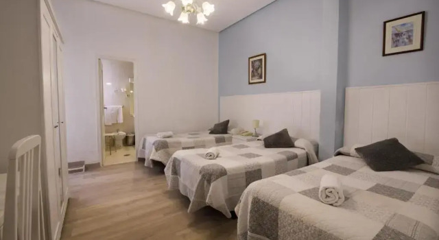 Трёхместный номер Standard Hostal Valencia Madrid