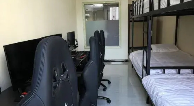 Кровать в общем номере Xuefu E-sports Hotel (Jiamusi University)