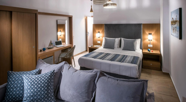 Yianna Caravel Suites