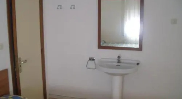 Pensión Santa Marta, Book Hotel Hotels in Aragon with Parking, Parking