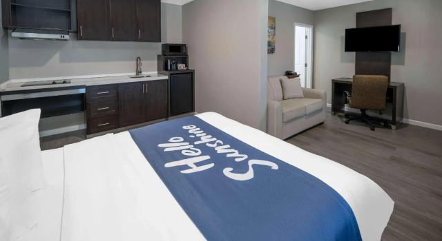 Двухместный люкс Days Inn by Wyndham Galt - Elk Grove South