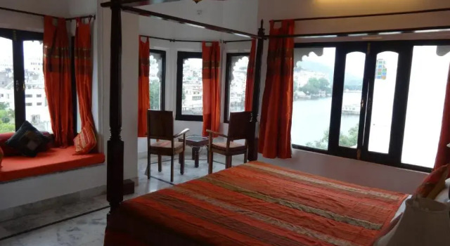 Люкс с видом на озеро Jarokha Haveli