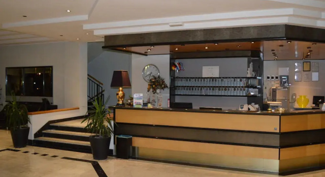Canadian Hotel