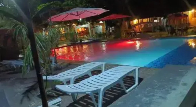 Sharky Hostel Oslob, Prenota Ostello Hotel economici a Oslob