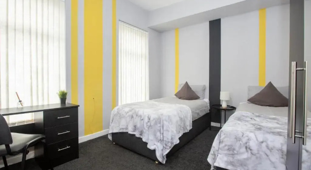 Entire 5 Bed House - Weekly Discounts - By Centre