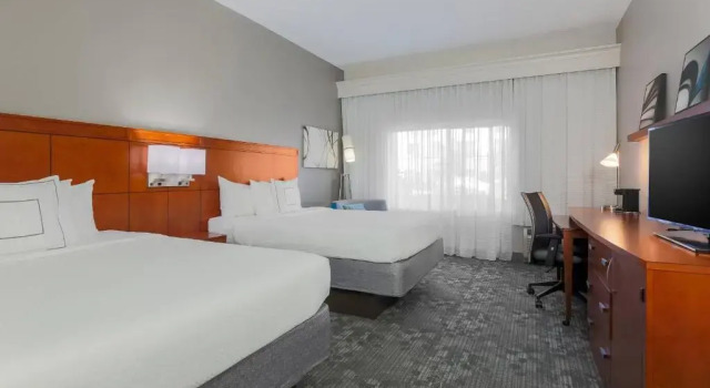 Четырёхместный номер Standard Courtyard by Marriott Monroe Airport