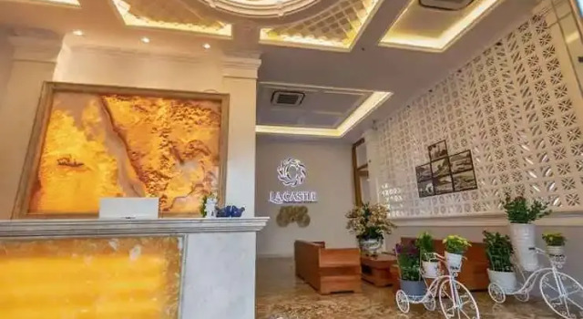 La Castle Hotel