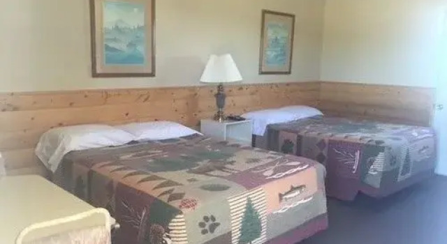 Smokey Hollow Motel & Resort, Prenota Motel Onanole Canada