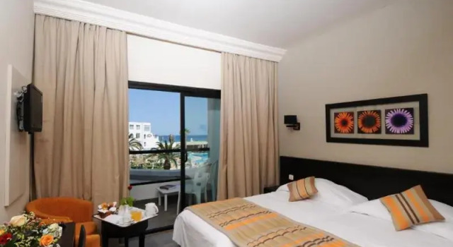 Трёхместный номер Standard с балконом и с видом на море Nozha Beach Resort & Spa