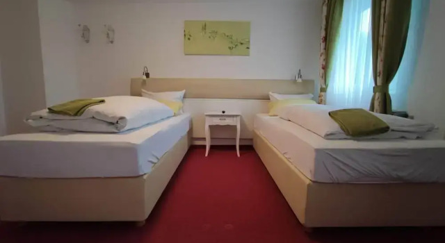 Room in Guest Room - Pension Forelle - Doppelzimmer, Reserva ahora Hostal o pensión Hoteles en Baden-Wurtemberg con aparcamiento, Aparcamiento