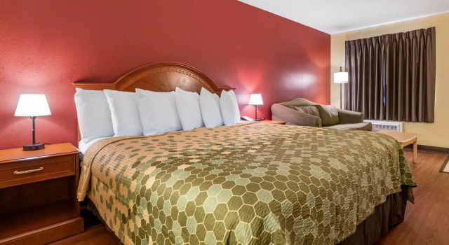 Двухместный номер Standard Econo Lodge Inn & Suites Maingate Central
