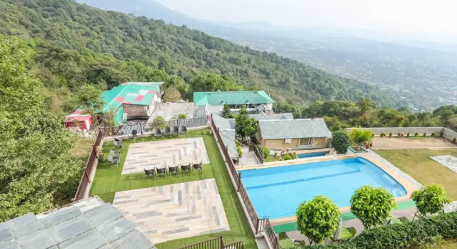 Люкс Executive с балконом Regenta Resort Exotica Dharamshala on Hilltop