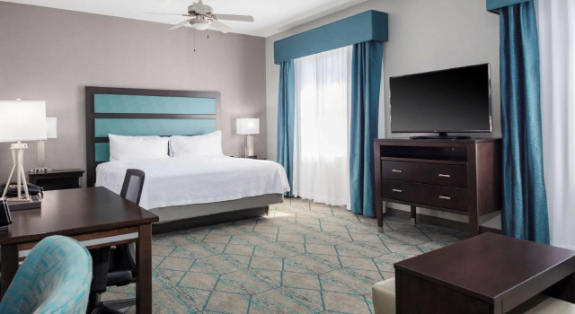 Двухместный люкс NONSMOKING Homewood Suites by Hilton Phoenix Airport South