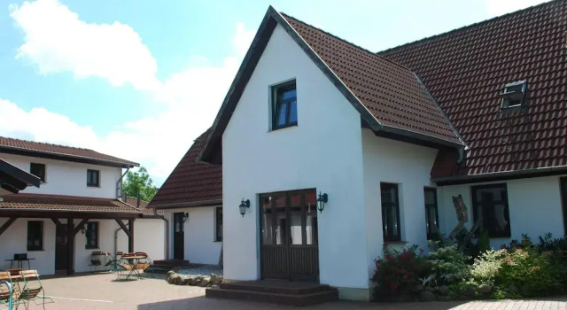 Apartment in Dargun With Pool and Terrace, Забронировать Апартаменты/квартира Отели Mecklenburg Switzerland с парковкой, Парковка