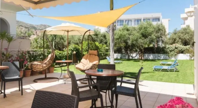 Emerald Studio & Hotel