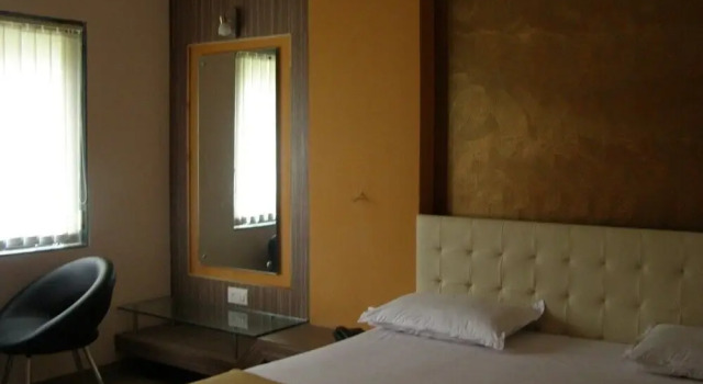 Hotel Sanai Residency, Prenota Hotel Wai Maharashtra