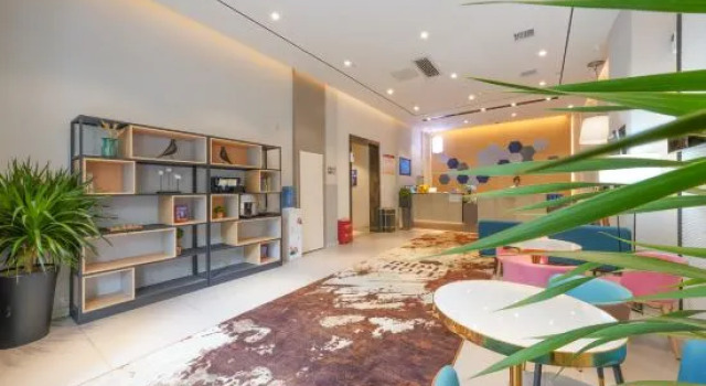 Sushixuan Select Hotel (Guiyang Huayuanguo White House Art Center Branch)