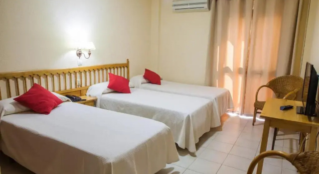 Трёхместный номер Standard Hotel Tres Jotas Conil