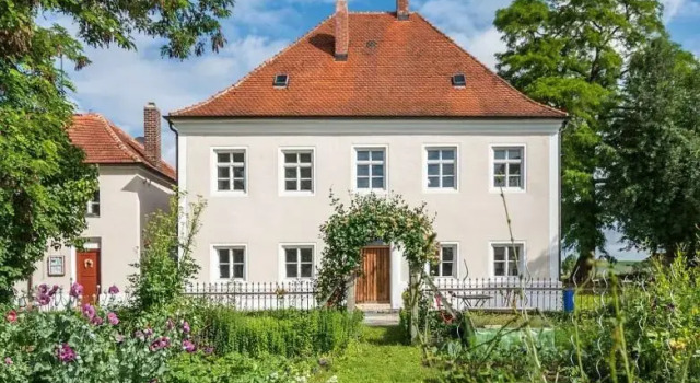 Historischer Pfarrhof Niederleierndorf, Varaa Hotelli Hotellit Baijeri pysäköinnillä, Pysäköinti