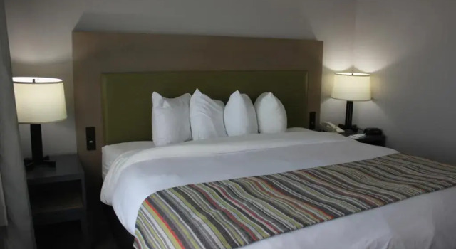 Двухместный люкс c 1 комнатой Country Inn & Suites by Radisson, Roanoke, VA