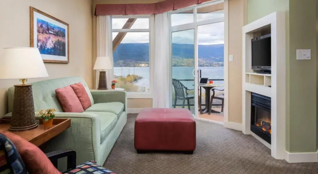 Люкс с 2 комнатами с частичным видом Summerland Waterfront Resort & Spa