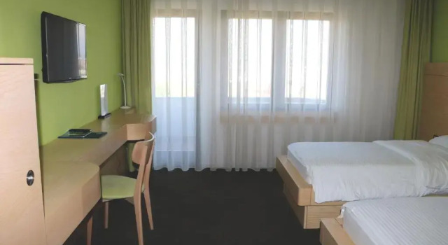 Двухместный номер Standard с балконом и с видом на город Hotel International Prishtina & Spa