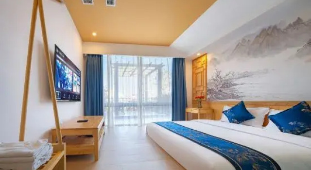 Люкс с 3 комнатами с видом на внутренний двор Mengtu Hotel, No.1 West Street, Zhangjiajie (Tianmenshan Cableway Branch)