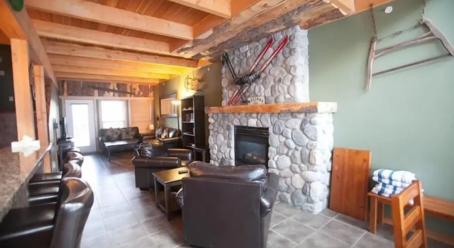 Snow Ridge by Apex Accommodations, Réserver Maison de vacances Hôtels à Colombie-Britannique avec parking, Parking