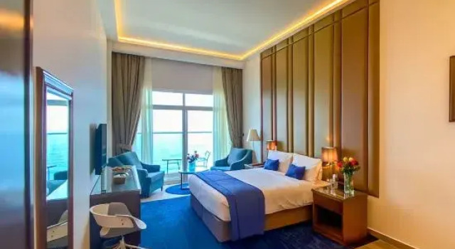 Люкс Premium с балконом и с видом на океан Days Inn of Frederick by Wyndham