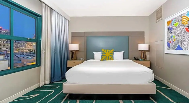 Двухместный люкс с 2 комнатами с видом на залив Embassy Suites by Hilton San Diego Bay Downtown