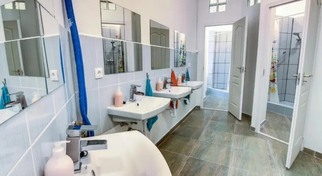 Трёхместный номер Standard Pals Mini Hostel