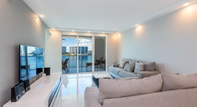 Le Marina Bay 701 by Go Florida Condo, Sunny Isles, Varaa Hotelli Hotellit Miami Beach uima-altaalla, Uima-allas