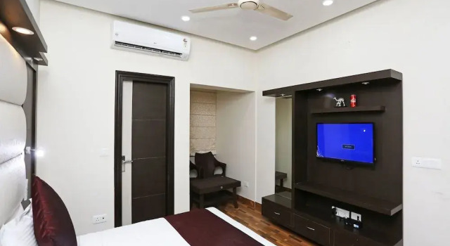 OYO 14389 Diplomat Suites, Забронировать Отель Отели Нью-Дели с завтраком, Завтраки