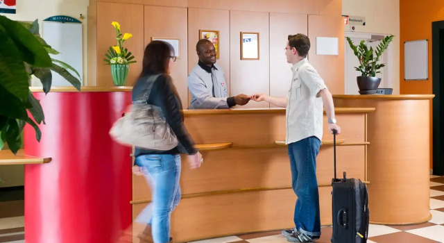 Кровать в общем номере ibis Charleroi Centre Gare