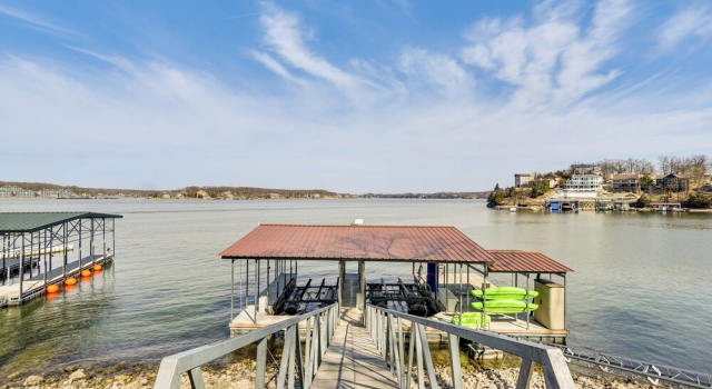 Коттедж Group Getaway! Osage Beach Escape w/ Private Dock